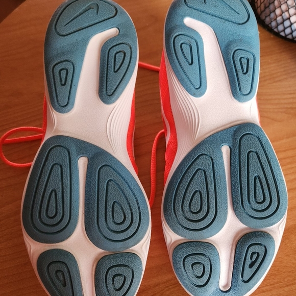 Nike - Picture 2 of 3